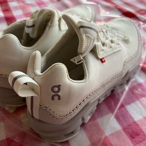 On cloud womens size 8 new